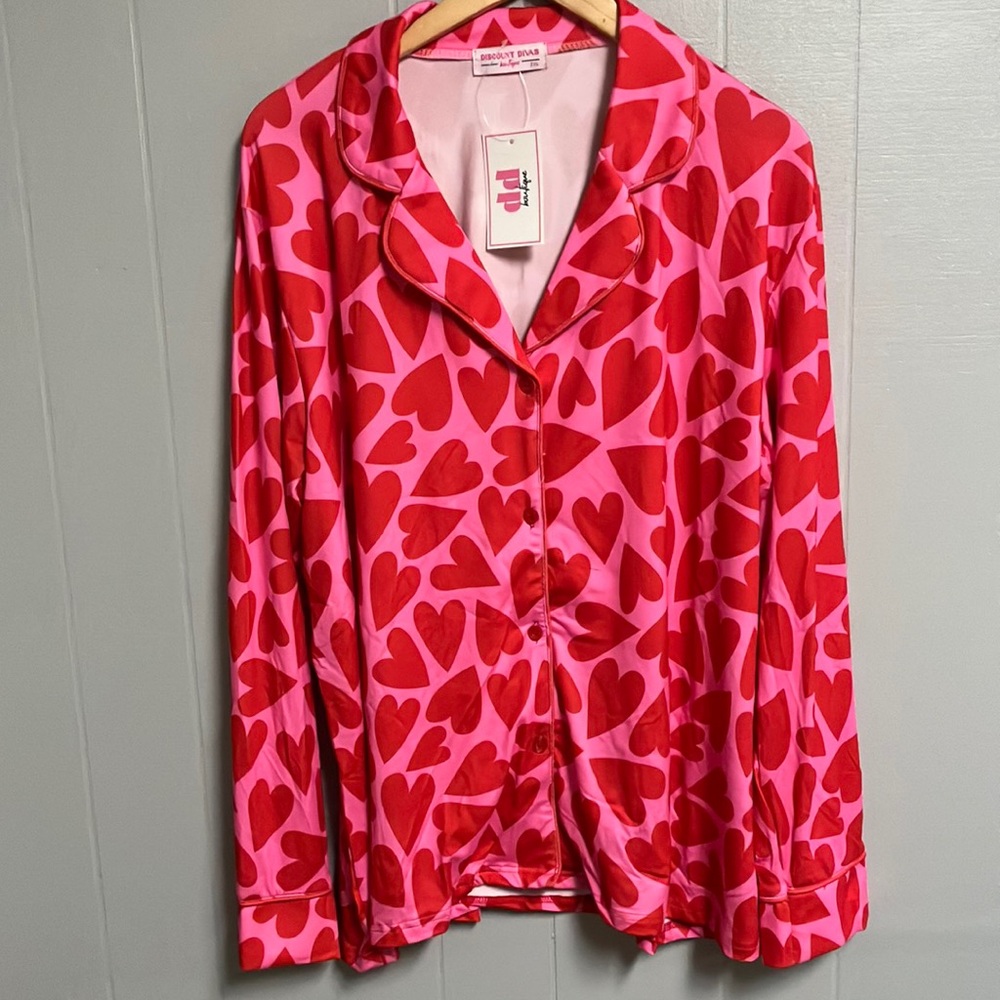 NWT Discount Divas Boutique Pink and Red Heart Print Pajama Top New with Tags